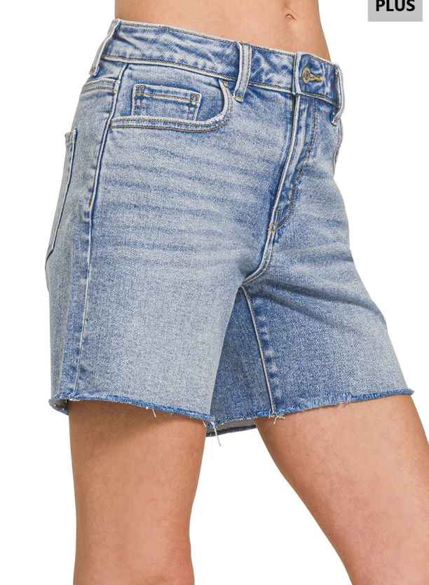 Light Raw Hem Curvy Shorts