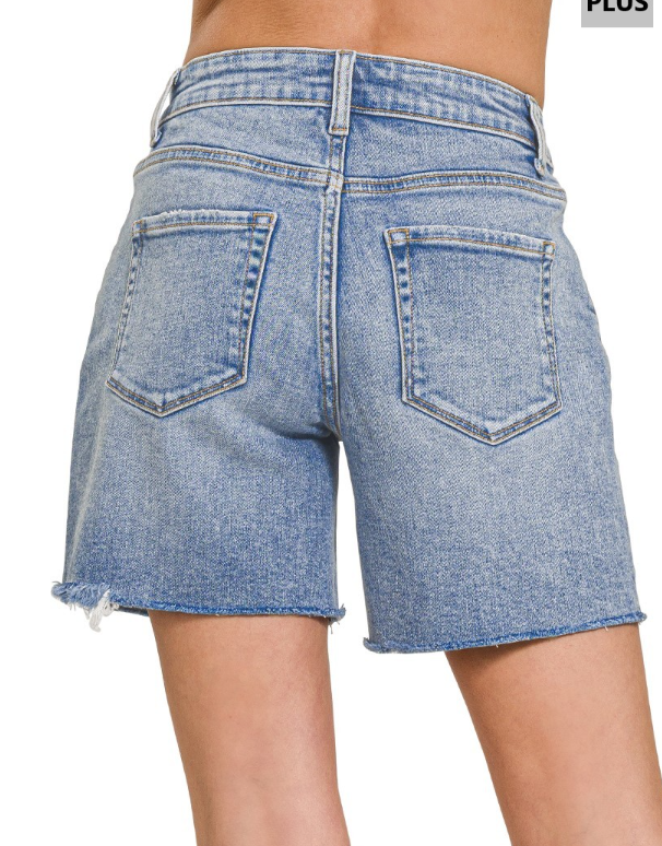 Light Raw Hem Curvy Shorts